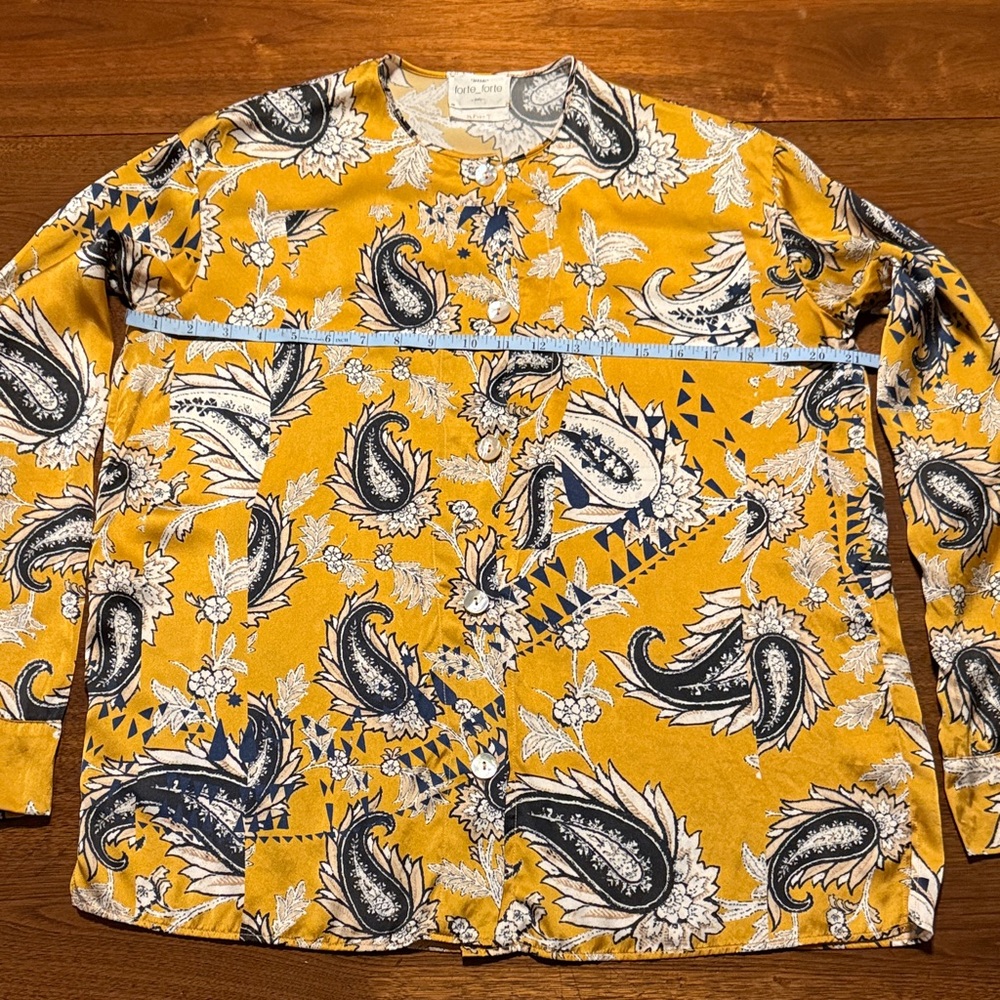 Forte-Forte M Italian silk blouse 😍 Gorgeous mustard & navy florals and paisley